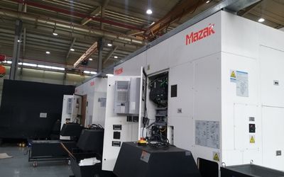 Instalasi AC Panel pada Mesin CNC Mazak di Area Produksi